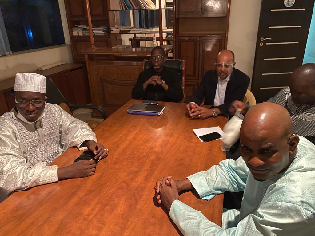 wallusenegal's tweet photo. Rencontre des Leaders de la Grande Coalition Wallu Sénégal avec une délégation du Cadre Unitaire de l'Islam à la Permanence Nationale du PDS à Dakar.
#WalluSenegal #team221 #senegal #kebetu https://t.co/F5rFMJxOGS
