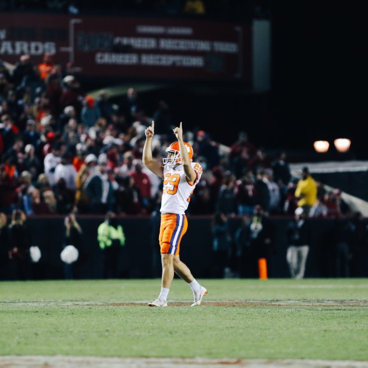 ClemsonFB's tweet photo. This is a @btpotter10 appreciation post⤵️

Yardage of his last 11 attempts, over the last 4 games (all good).

38, 34, 40, 49, 49, 30, 50, 35, 29, 47, 49 https://t.co/meQGCUCJdb