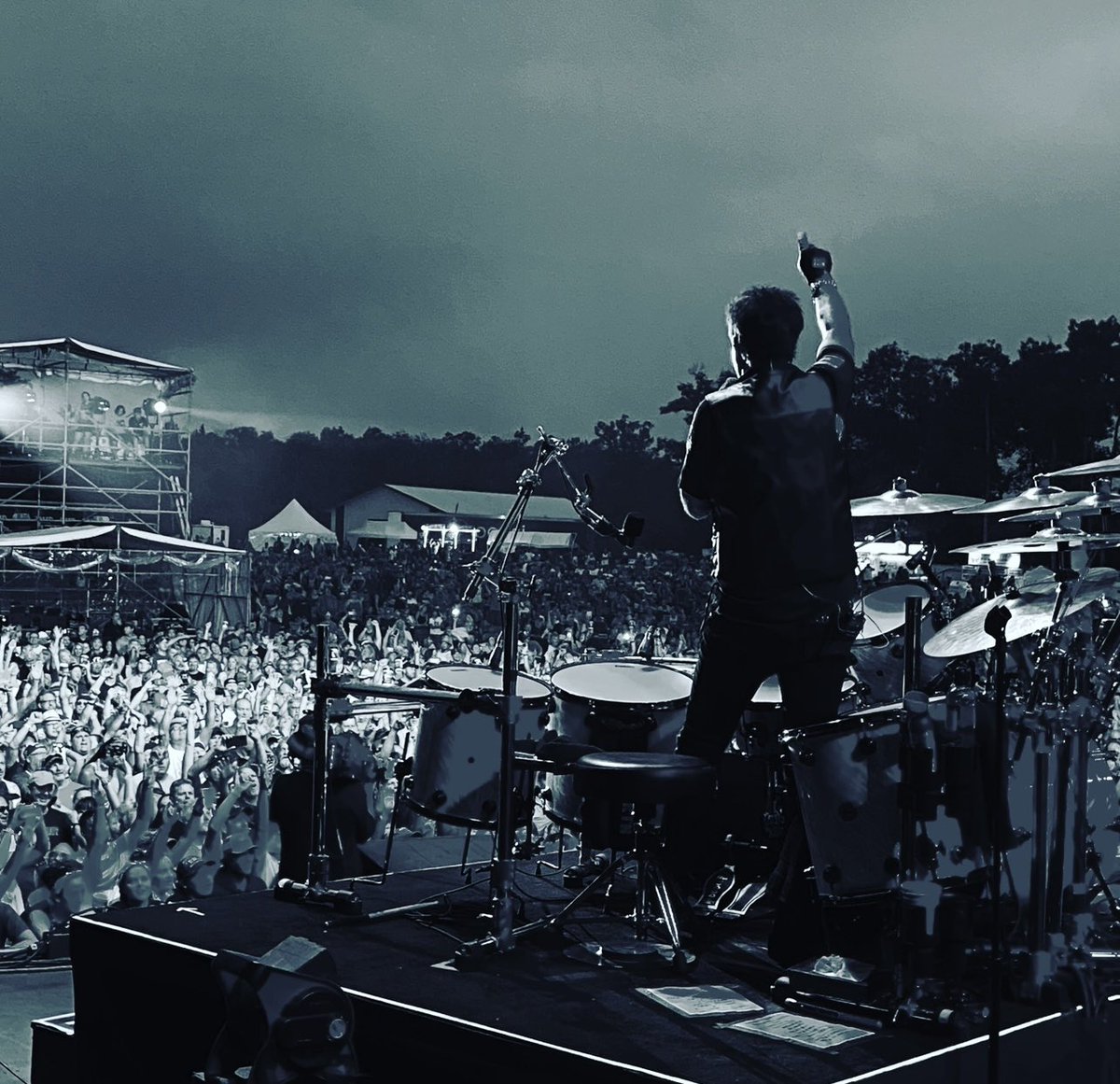 kellykeagy's tweet photo. How many of you saw us in 2021?? 😎
How many of you already have tickets to shows in 2022?? 🤘🤘🤘
📸 Ed Ripepi
#kellykeagy #nightranger #nr2021 #nr2022 #atbpo #livemusic #concerts https://t.co/NruYod1Xp7