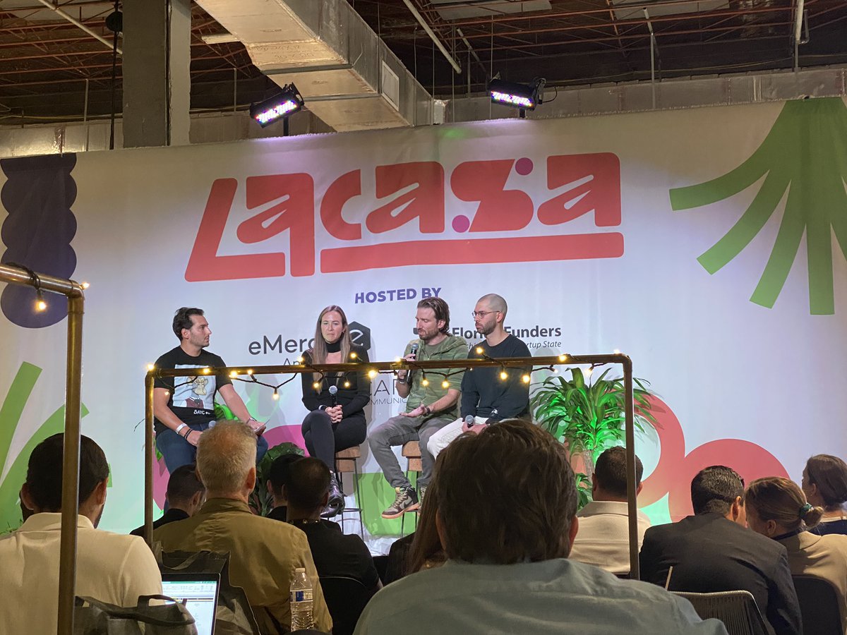 DamlaBarrett's tweet image. #lacasa2021 on fire like #miami #ArtBasel2021 #miamitech @eMergeAmericas @melmedina305 @avery_akkineni @willweinraub NFT mania!