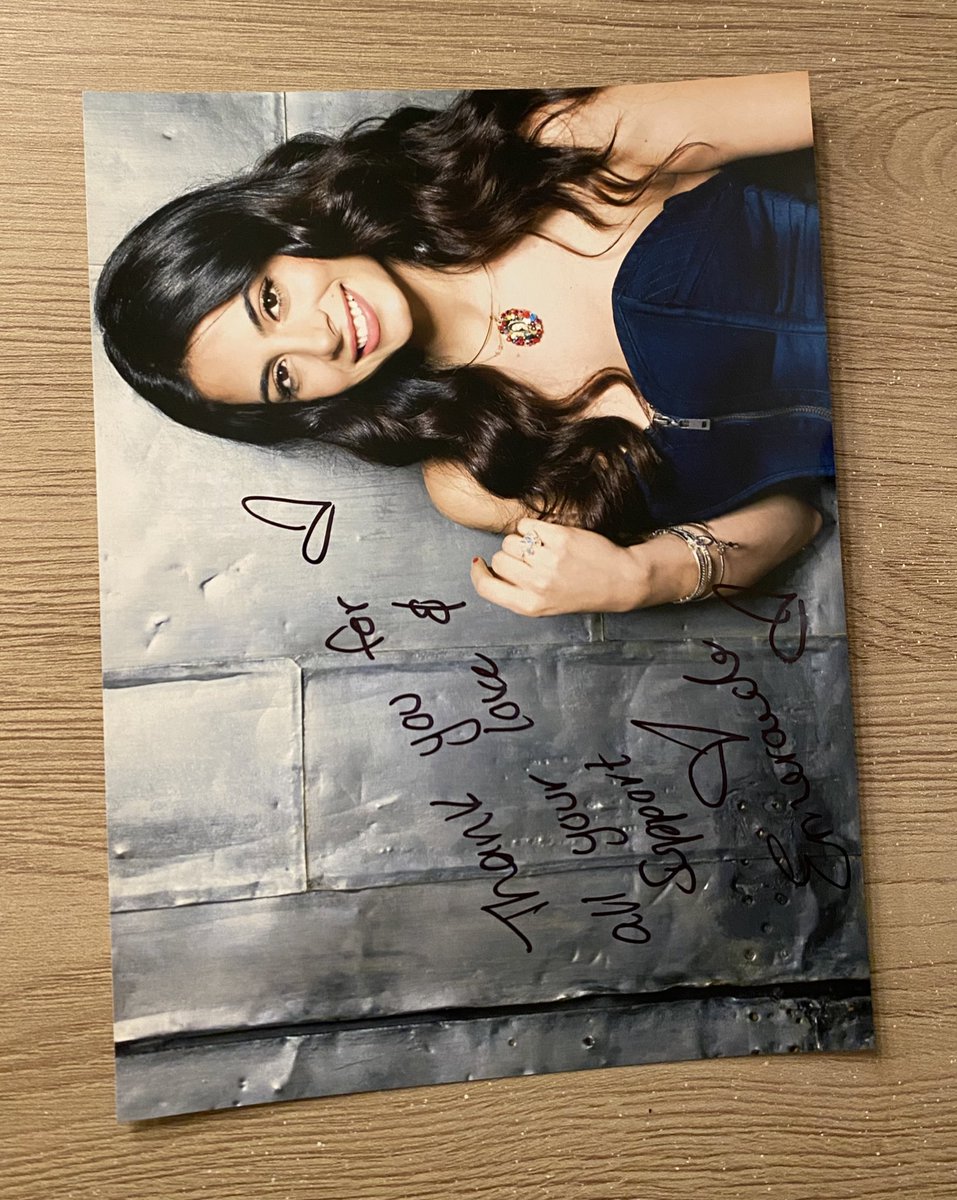 DreamitCon's tweet photo. #Autographwednesday Win an autograph from Emeraude Toubia! Follow us , RT the tweet and tag 2 friends! // Gagne un autographe d’Emeraude Toubia! Suis nous, RT le tweet et tague 2 amis! https://t.co/gTbfBBvu23
