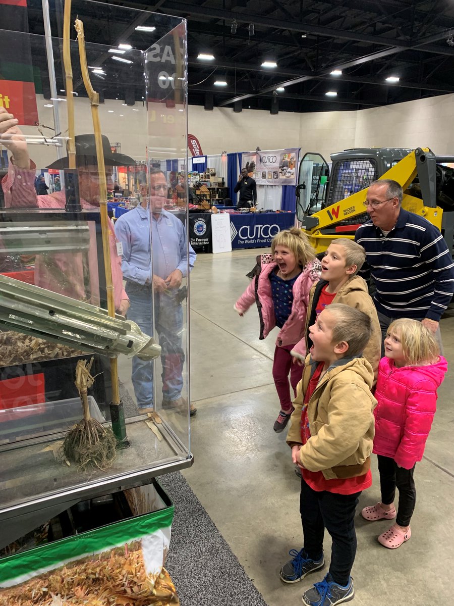 CalmerCornHeads's tweet photo. We don't usually run into folks who get more excited about corn heads than we do. But when we do, we can't help but smile. 😀

#WeLoveFarmShows #NextGenFarmers #CalmerHarvest #Calmerized https://t.co/0gmJPqMJpj