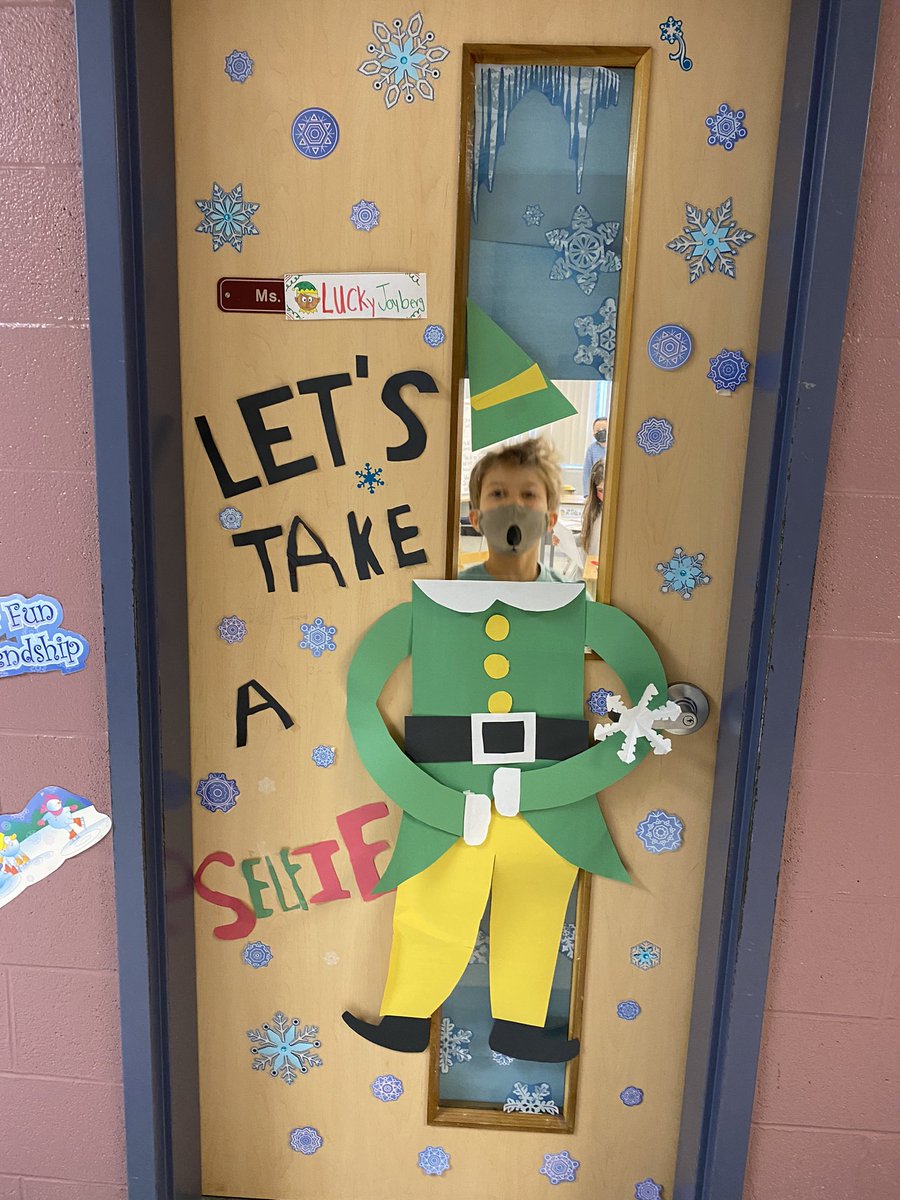 msbiernacik's tweet photo. We got a visitor today ! She’s already made a mess in our classroom and helped us to decorate ! 🎅🏼🎄🎁 #classroomelf @SMCDSB_MRO https://t.co/NoZv1Y9LE0