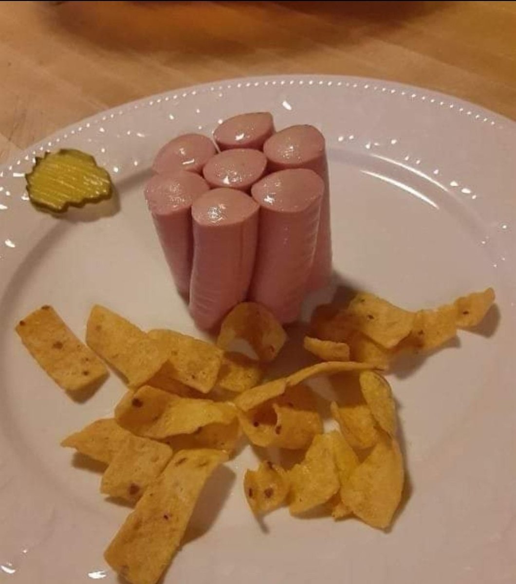 eatinerni's tweet image. You are on your 3rd date with someone and they offer to make you dinner.. you walk into this...