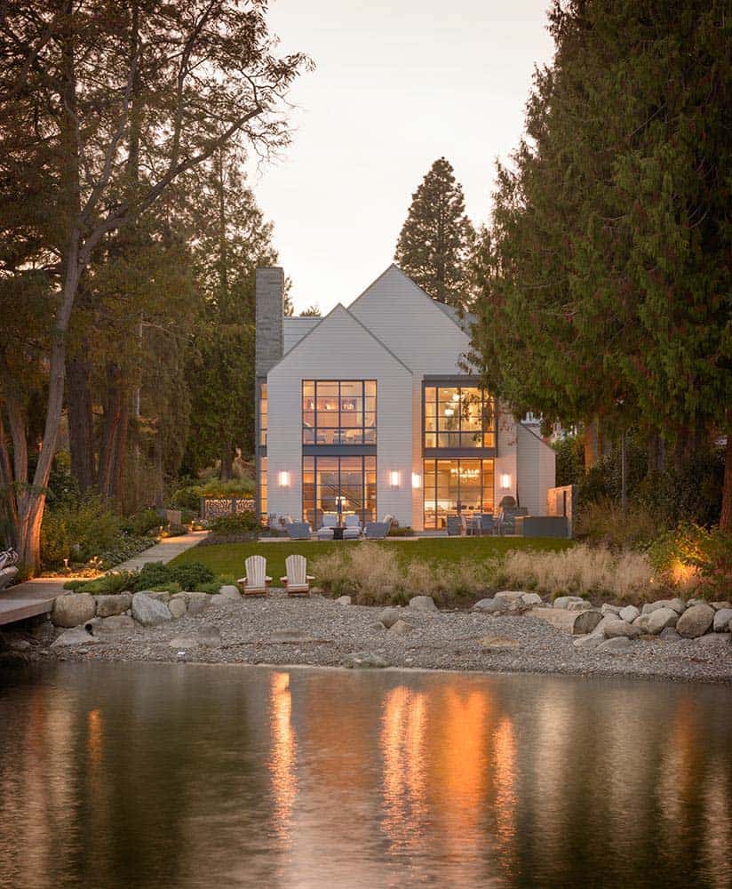 Contemporary shingle style house on the shores of Lake Washington onekindesign.com/2016/11/07/con…
