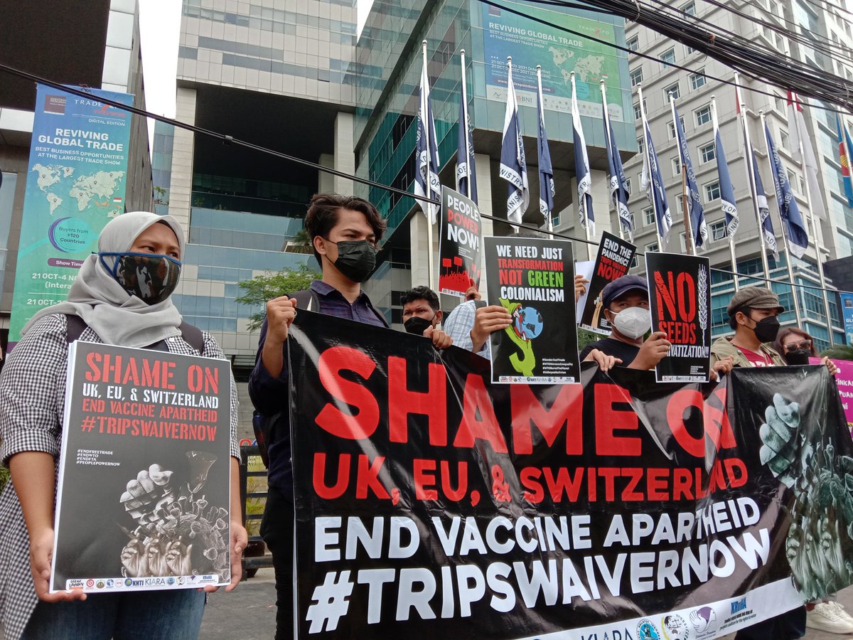 MSF_access's tweet photo. A global call for action!

Civil society organisations from around the world have been calling for an end to deadly pharma monopolies in the #COVID19 pandemic.

#NoCovidMonopolies 
#TRIPSWaiver  

📸 Jakarta, London, Melbourne, Washington DC https://t.co/Ib4jta6ZwM