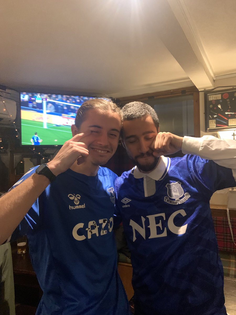 sipowiczIII's tweet photo. gutted but am glad to meet another Evertonian in Paris https://t.co/7pwGr8SIF1