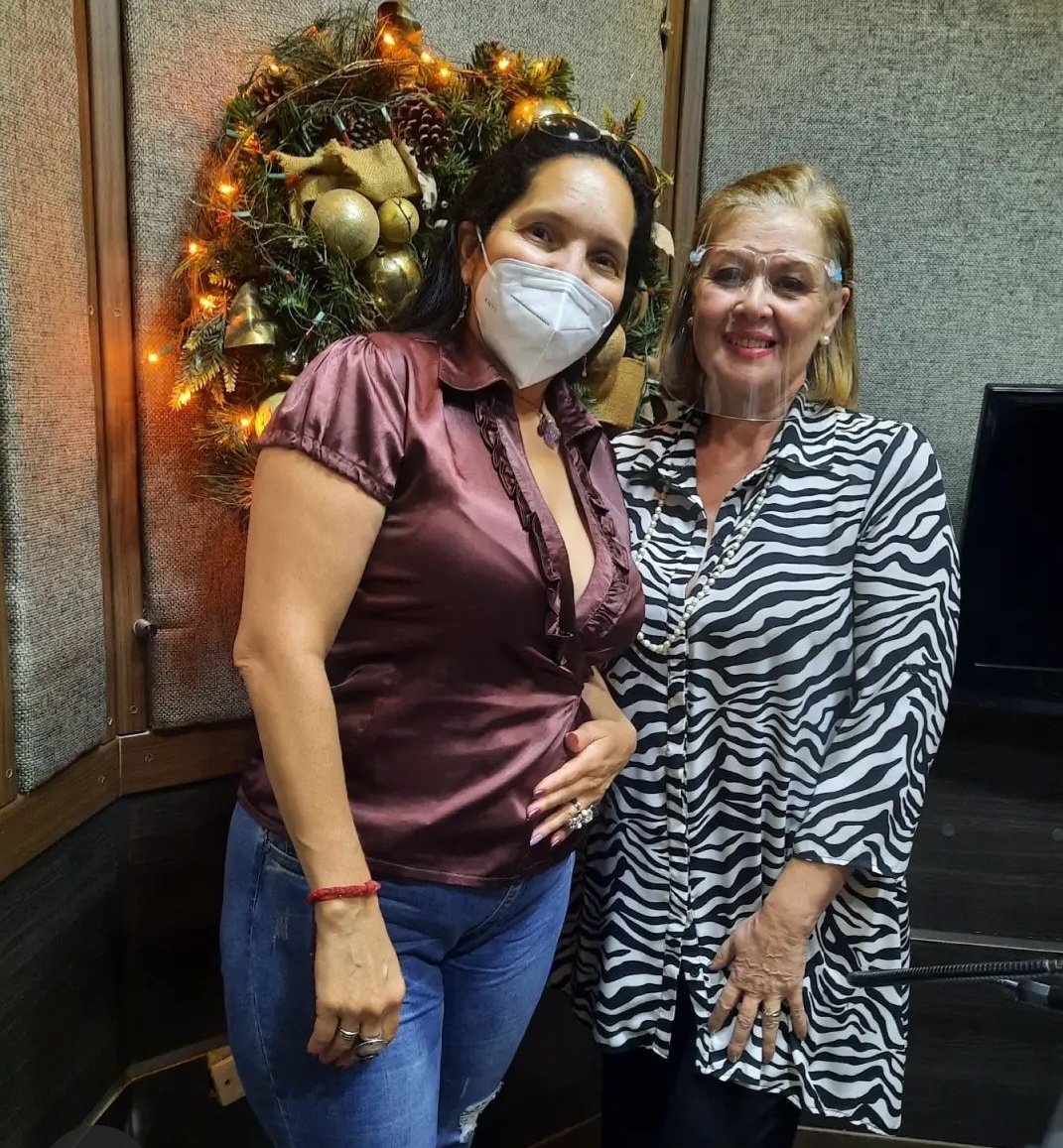 EntreEventos1's tweet photo. Entrevista con @gledysarvelon invitandonos a proyectar nuestro 2022 desde nuestra sensualidad y erotismo. Tambien nos regalo la medicion de la energia del programa, la de nuestra Tecnico de sonido Carmen Pajaro y la mia.
Gracias, gracias, #SomosRadio #entrevista  #EntreEventos https://t.co/mDZCkDek7d
