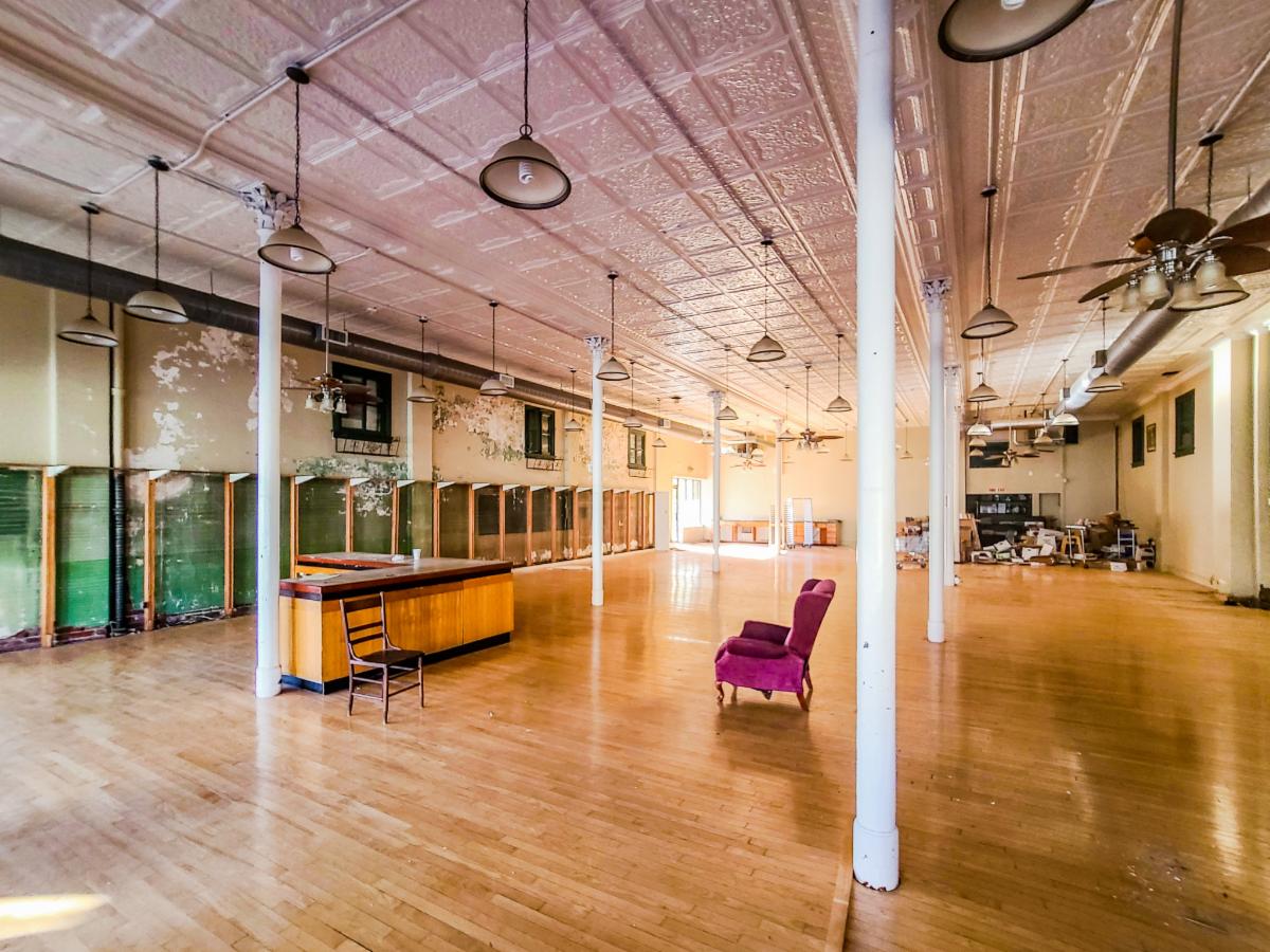 oak_ire's tweet photo. Just listed a large retail building in the heart of Benson!
- 4,996 SF
- ​Excellent location in the center of Benson
- ​Situated on a corner lot
- ​Large open floorplan
- ​Hardwood flooring
- ​Decorative ceiling
- ​Large basement space
- ​Includes apartment unit and small bakery https://t.co/bqQWvKZSNK