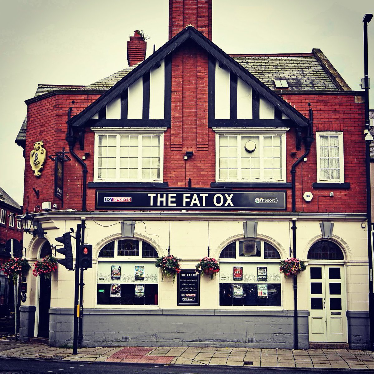 LowLightsBand's tweet photo. Productive band meeting on Zoom tonight to plan for this weekend’s rehearsal and the impending gig at THE FAT OX, WHITLEY BAY. It’s gonna be a stormer, and all for charity. £5 on the door on FRIDAY 17th DECEMBER. #livemusic #fatox #BlackEyeFriday #LowLightsOnTour https://t.co/E3WlbByxzc