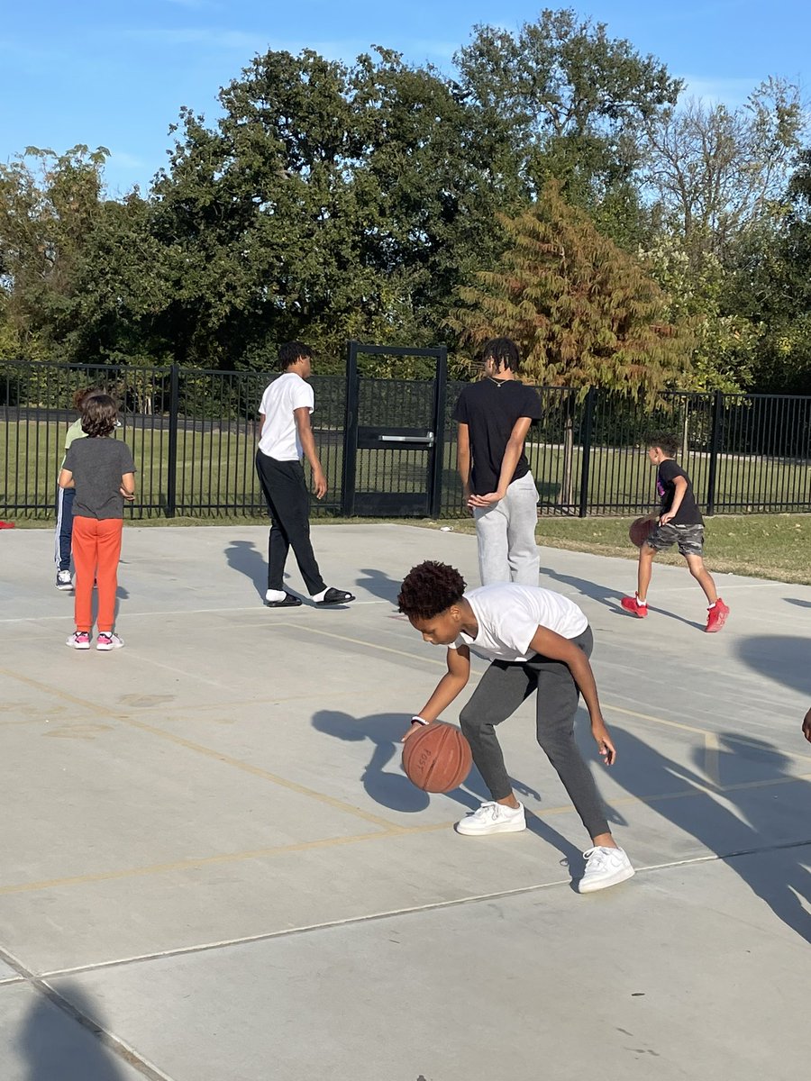 HoopsJV's tweet photo. POST WORK!!! @HoopsJv partnering with @CFISDPost with a special emphasis on Grades, Behavior, and Teamwork #CulturalDevelopment https://t.co/2S7gF2q2ca