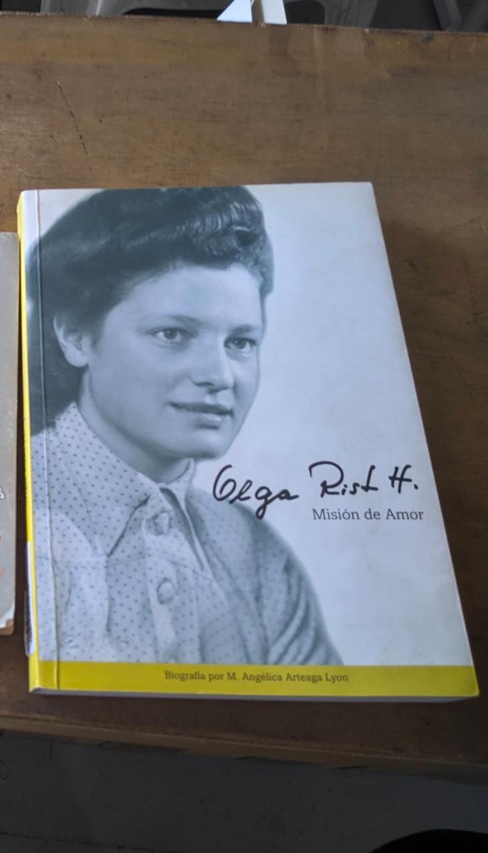 SatanasElDiablo's tweet photo. Ya que se confirmó oficialmente que Michael Kast era Nazi, les traigo otra papita GIGANTE.

José Kast siempre ha dicho que poco menos que su papá iba a la Guerra obligado.

Pero en la biografía de su mamá, el libro "Misión de Amor", ella cuenta que POSTULÓ A TENER MANDO DE TROPAS https://t.co/rrUw8g7UR9