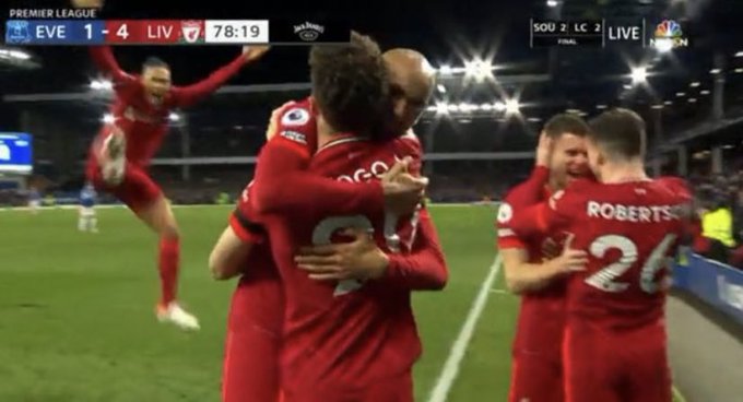 I can&rsquo;t process this pic😂 https://t.co/hULCWdKZ2T<a href="/tag/onlyfans"class="tags"><span>#onlyfans</span></a>