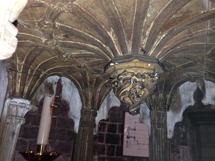 SarahBlick3's tweet photo. #AnimalsInChurches #ChurchesInChurches #FontCovers
Font Cover with small, interior room. Newcastle, St. Andrew, Yorkshire. https://t.co/KsCpBRg6yf