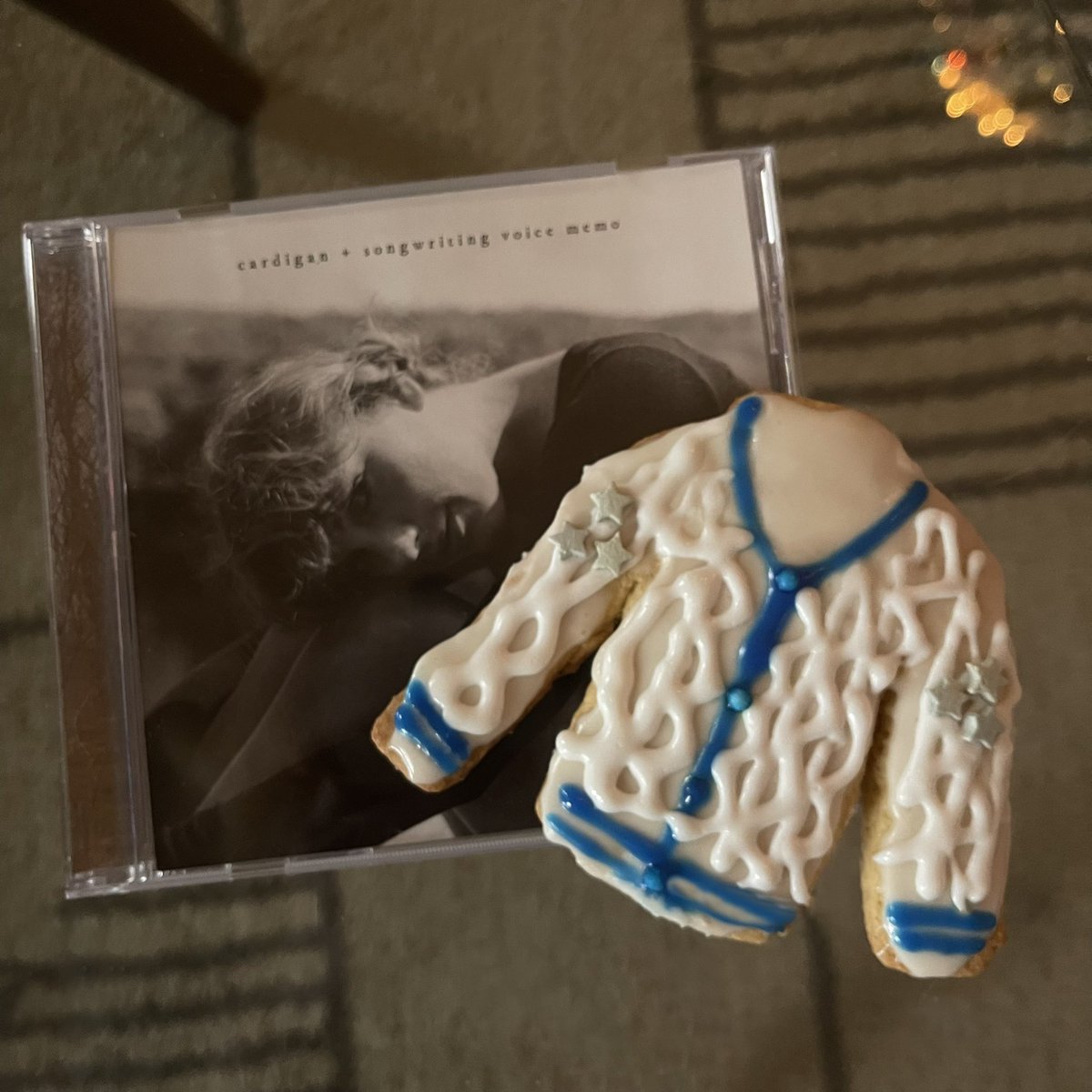 @taylornation13 What do you guys think of my cardigan cookies?? 🍪 