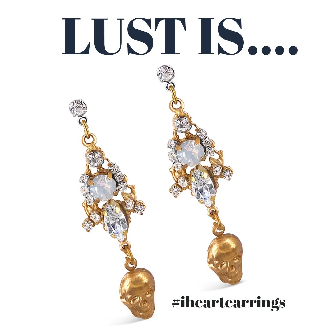 It's time to start getting all your Christmas gifts sorted. Nothing says I love you like jewelry. check out our earrings you can't help lusting after!

#haloandco #haloandcogirls #swarovski #hairaccessories #luxuryaccessories #headpieces #earrings #christmasgifts