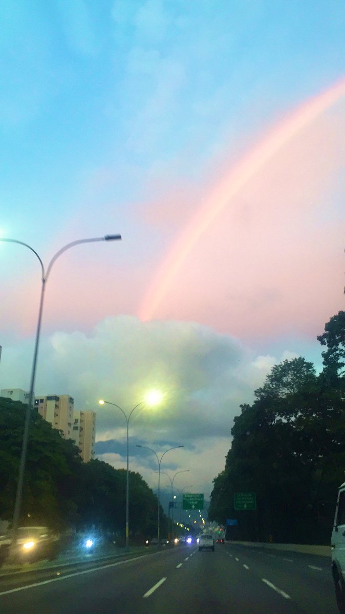 milmarca's tweet photo. #FelizMiercoles #arcoris #caracas #hueleanavidad #Diciembre2021 @alboher @lergpv @BSerpab @JasminaNevada @YGSU @traffiCARACAS @Meteovargas https://t.co/0BpYfoRrqL