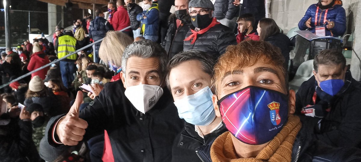 BorjaSViadero's tweet photo. Enorme lo que habéis hecho hoy en el campo, pero más grande aún lo que habéis conseguido hasta ahora, la unión de todo un Ayuntamiento muy pocas veces se logra y vosotros lo habéis conseguido. 
Mi enhorabuena a @SDSolares1969 
¡Sois muy grandes! https://t.co/Pd3mjQnO5J