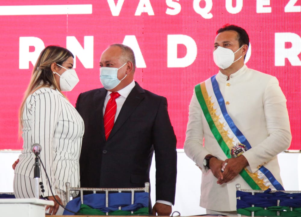 Clebguarico's tweet photo. Con la compañía del diputado a la Asamblea Nacional, Diosdado Cabello, el Consejo Legislativo del estado Bolivariano de Guárico presidido por la legisladora Dayana Encinozo, en una Sesión Especial juramentó al gobernador reelecto José Vásquez para el período 2022-2025 https://t.co/i3fAZPwH7N