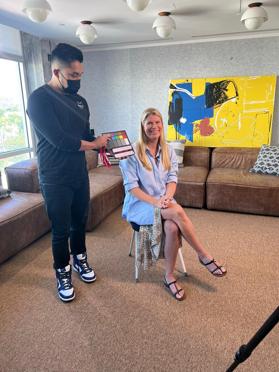 _sunflowersl's tweet photo. .@livauld interviewing @Lobus__ founder Sarah Wendell about the shift from traditional art collecting to NFT ownership. https://t.co/aKukmzo4SG