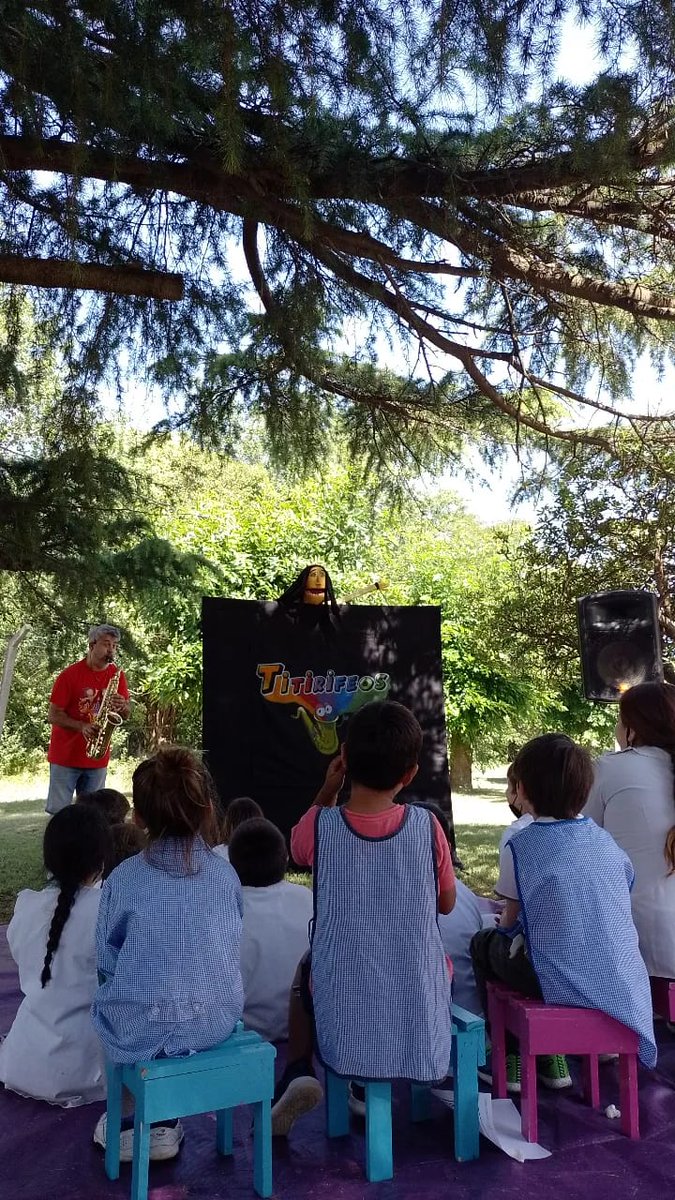 lriesgo's tweet photo. #AcompañarCultura

🎨 Propuestas culturales y lúdicas en las escuelas y jardines de la Provincia 

☀️ Hoy Miércoles, los niños y niñas de la Escuela N° 16 de Lobos disfrutaron de una divertida juegoteca y un hermoso show de títeres. https://t.co/FVOFZELO9i