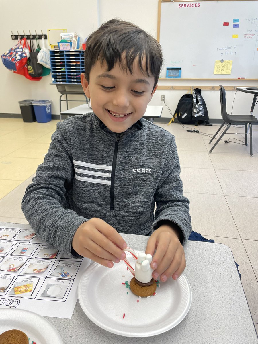 mrswalshsped's tweet photo. We love cooking every Wednesday! Today we made “cocoa cups” out of cookies, marshmallows, and candy canes 😍 https://t.co/BhNQHV08Du