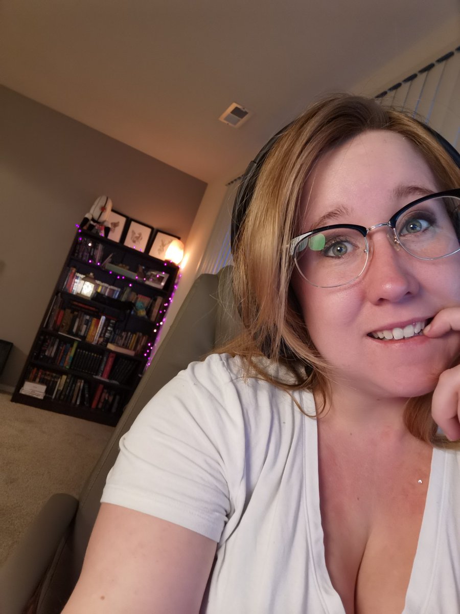 SweetieSpoon_'s tweet photo. Last minute decided to move my pc and chaos ensued. Playing 7 Days to Die with @tonic_boom_ for the weekly #sisterstream let's see who can live the longest :p https://t.co/Es76Bnzwgj