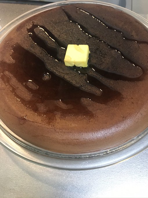 あまねのために作ったクソデカホットケーキです。 