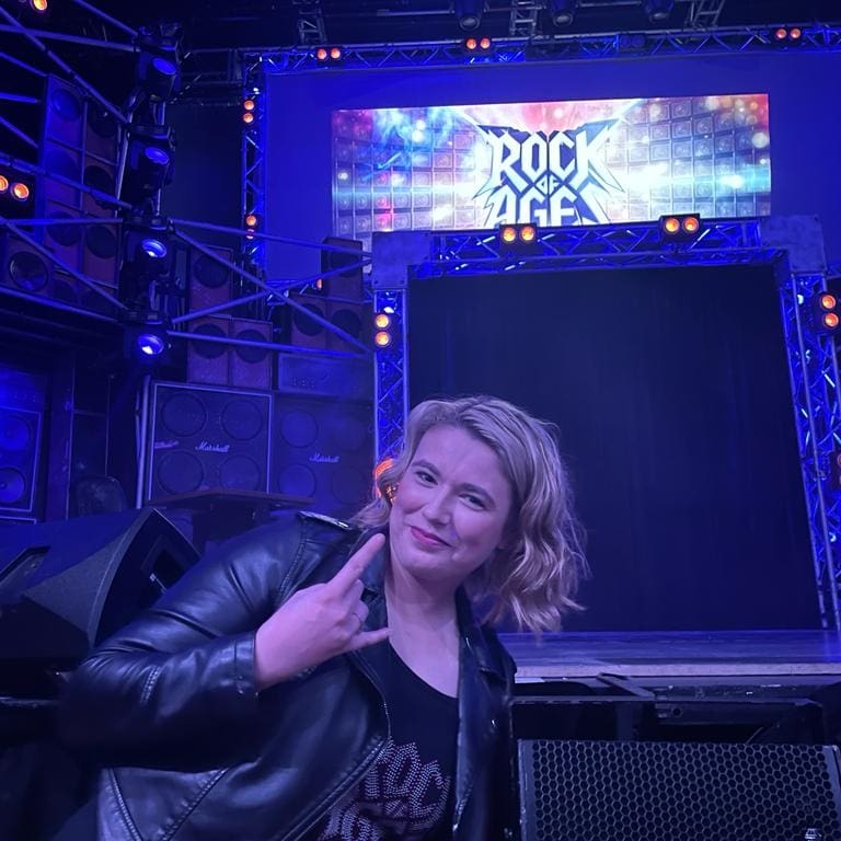 ElizabethDave's tweet photo. Oh my god @rockofagesuk was amazing tonight in Grimsby. Never stopped smiling, cast are phenomenal. Love from Liz (on the front row) thanks for getting me involved 🤣 https://t.co/Nfmj8y5vkY