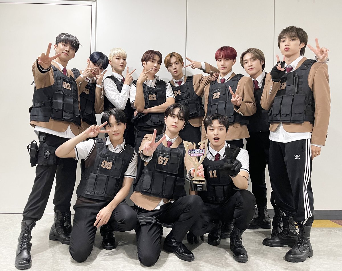 AgusKio98's tweet photo. @MCEKpop The Boyz en Argentina!! 💙💙💙 https://t.co/cDQXvrWsDH