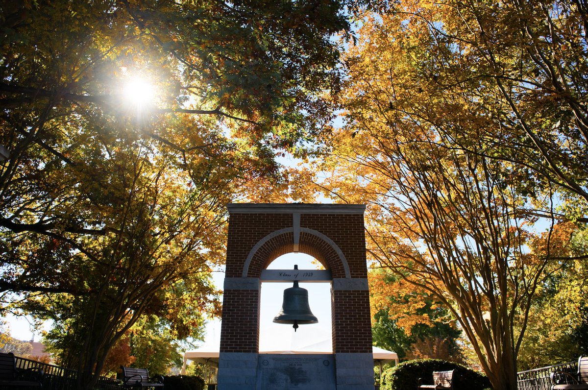 ClemsonUniv's tweet photo. Hey, future Tigers, don’t forget to hit submit on your application to Clemson today. The application closes tonight! 🐅 https://t.co/ZKQuB6jImJ