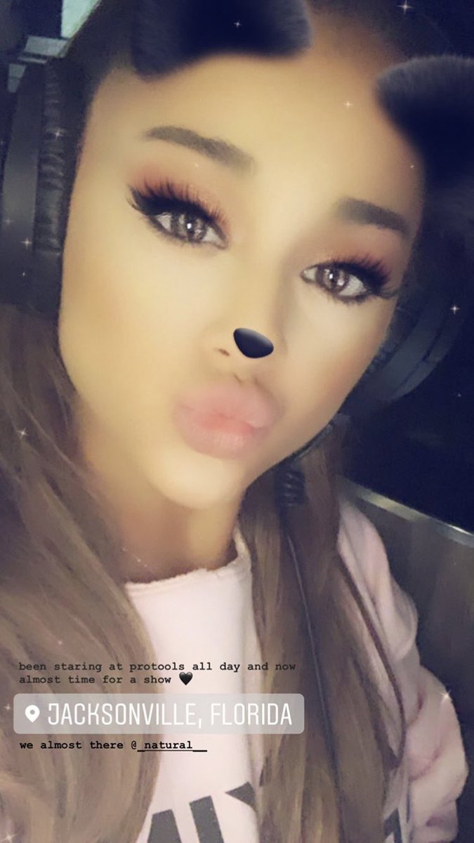 throwbackagb's tweet image. Ariana via Instagram stories 2 years ago today (1st December 2019)