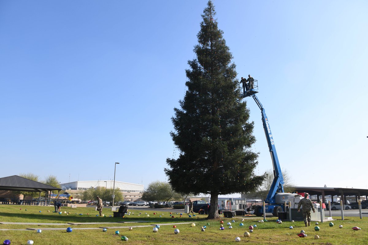 144thFW's tweet photo. Feeling festive at the 144th FW!
#TeamFresno #festive #happyholidays #144thFW https://t.co/9umSHV8XkK