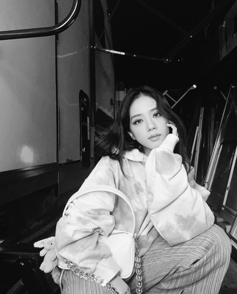 SK96CH's tweet photo. .
@.𝐜𝐦𝐢𝐥𝐥𝐞 at #skpics
behind the scenes de um shooting incrível que tivemos hoje. 💫 esperando só coisas boas desse trabalho e muito animada pro resultado final. https://t.co/Y2fk0v2HtT
