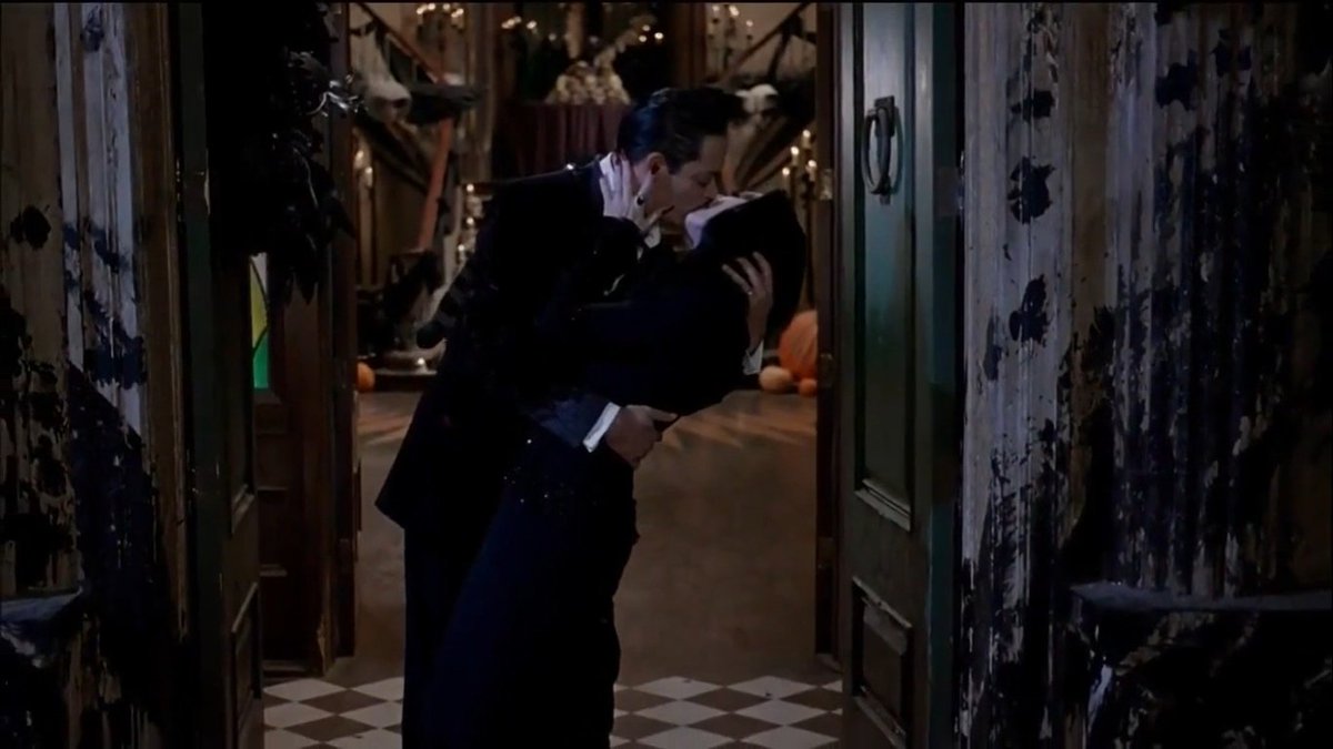 fiim27's tweet photo. The Addams family (1991) https://t.co/pH1tY74wzq