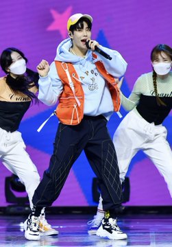 ASTROPortugal's tweet photo. [📸 | 01.12.21] Fotos do MJ no programa 'The Trot Show' foram publicadas na aplicação StarPass! (3/3)

‹ #MJ • #엠제이 • #ASTRO •  #MJ1stWin • #GetSetYo1stwin • #아스트로 • #Aroha • #아로하 • @offclASTRO › https://t.co/NoGs5joN4e