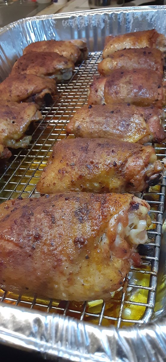 PitmasterJW's tweet image. Just finished Smoking Redneck Dry Rub Chicken Thighs for dinner, not sure how they taste but they smell delicious.