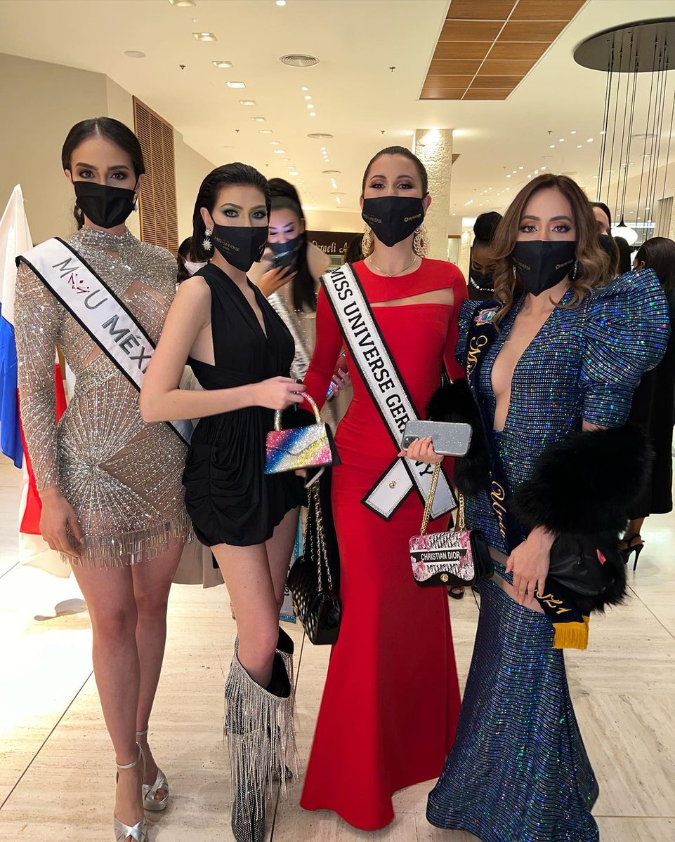 MissUFanLSJ's tweet photo. 👑 Outfits Aceptados 👑
México 🇲🇽 y Alemania 🇩🇪  Si 😊
Argentina 🇦🇷 y Ecuador 🇪🇨 No 😔
#FotoGrupal #MissUniverse2021 
OPINIONES 🤔🧐 https://t.co/uu7xCjiOT7