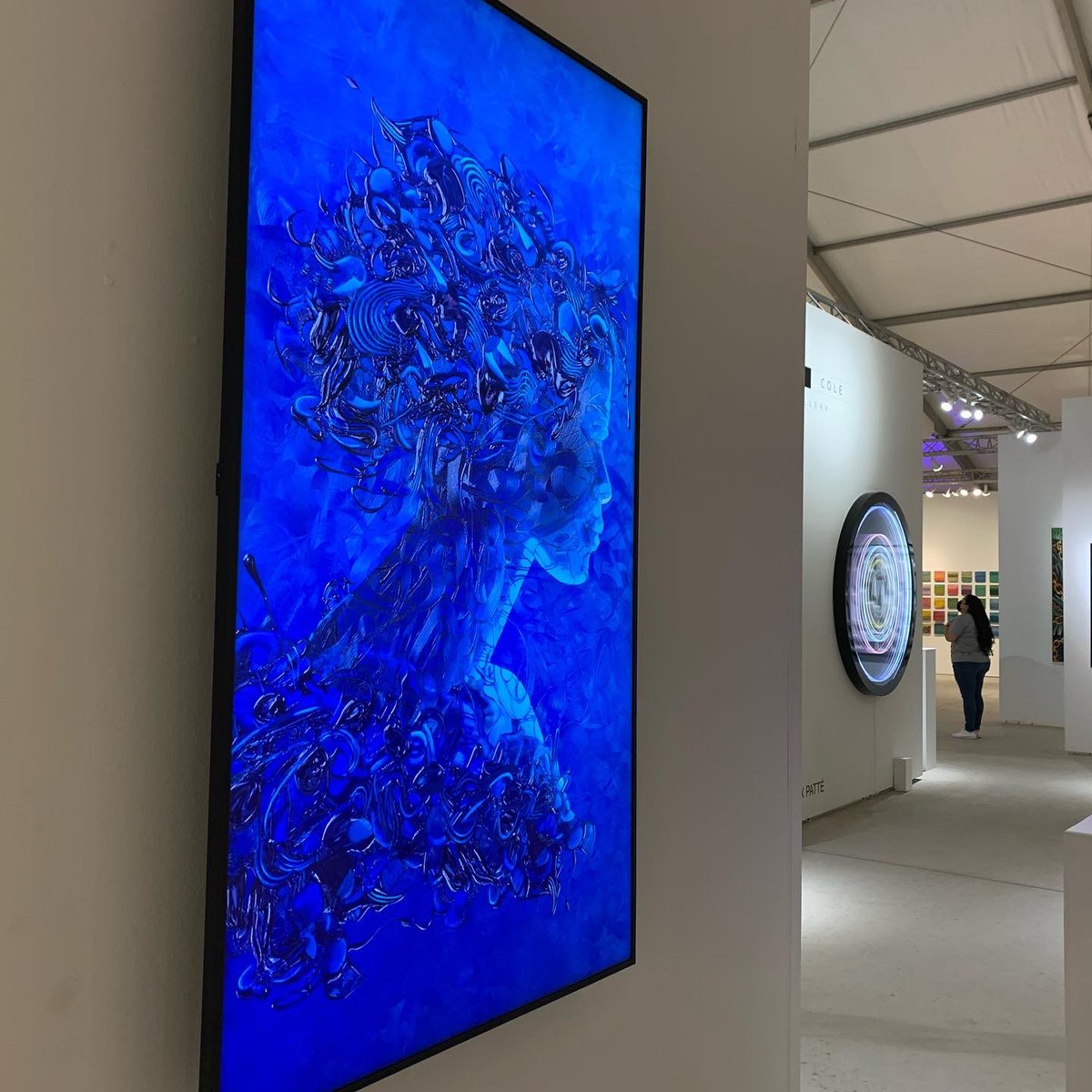 silvermoon_art's tweet photo. Welcome to Miami
We love blue 💙
@estherbarend amazing art work in motion at the Oliver Cole Gallery on @blackdoveart digital canvas at Miami Art Week #miami #art #miamiart #artmiami #artweek #miamiartweek #nft #nftart https://t.co/eTfDUgE5LD