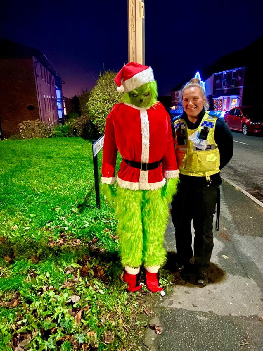 HelsbyPol's tweet photo. A colleague of PCSO Davies’ may have been heard saying “ from one Grinch to another “ 

See you all on Saturday for Ho Ho Helsby 🎅🏼🎄

Hopefully, this gets us all into the Christmas spirit . 

#CommunityPolicing https://t.co/4Vt59FqcII