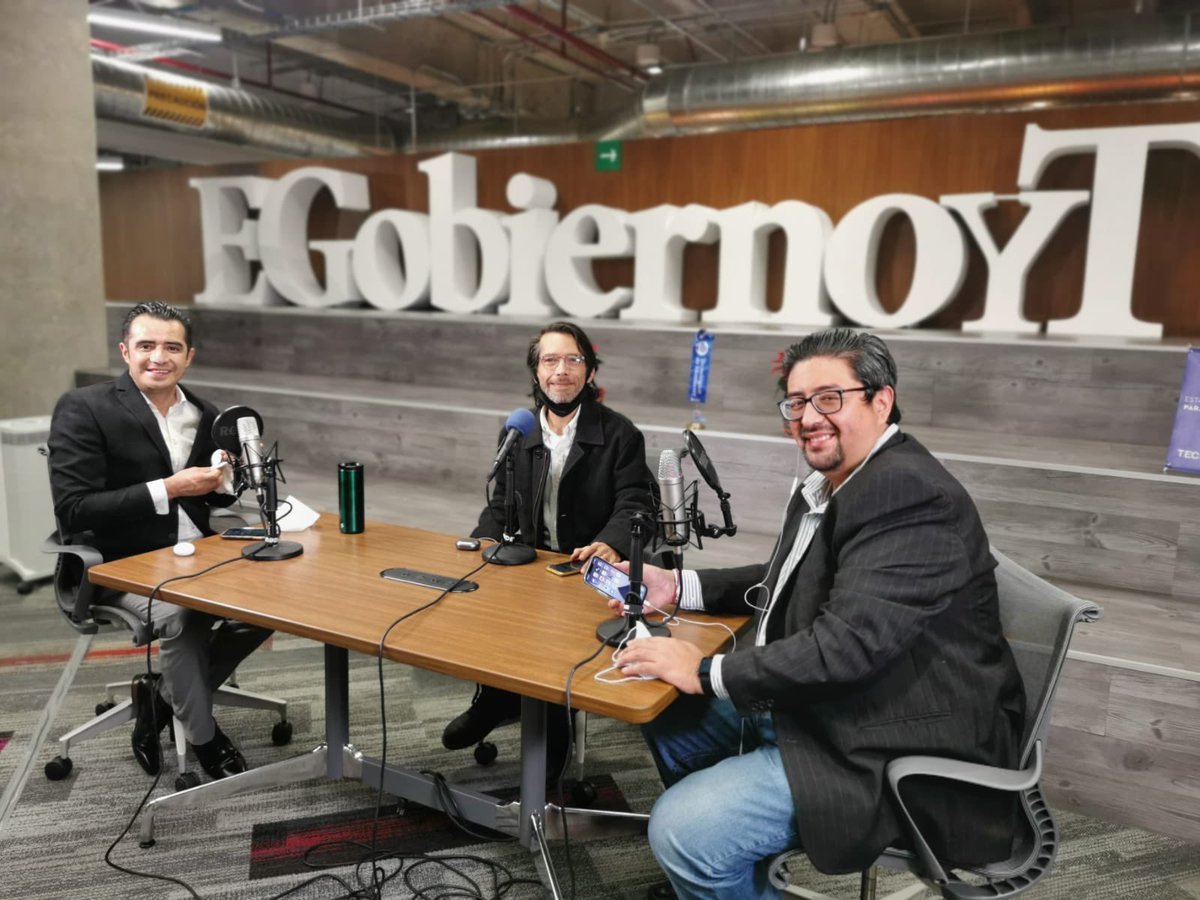El_Campos's tweet photo. Ayer por fin de 22 episodios de #generacionC by @inkoomx, por fin pudimos grabar un episodio en locación. Gusto en ver a mis queridos @Pizu y @ayacnetmx. https://t.co/AktaDbXytV