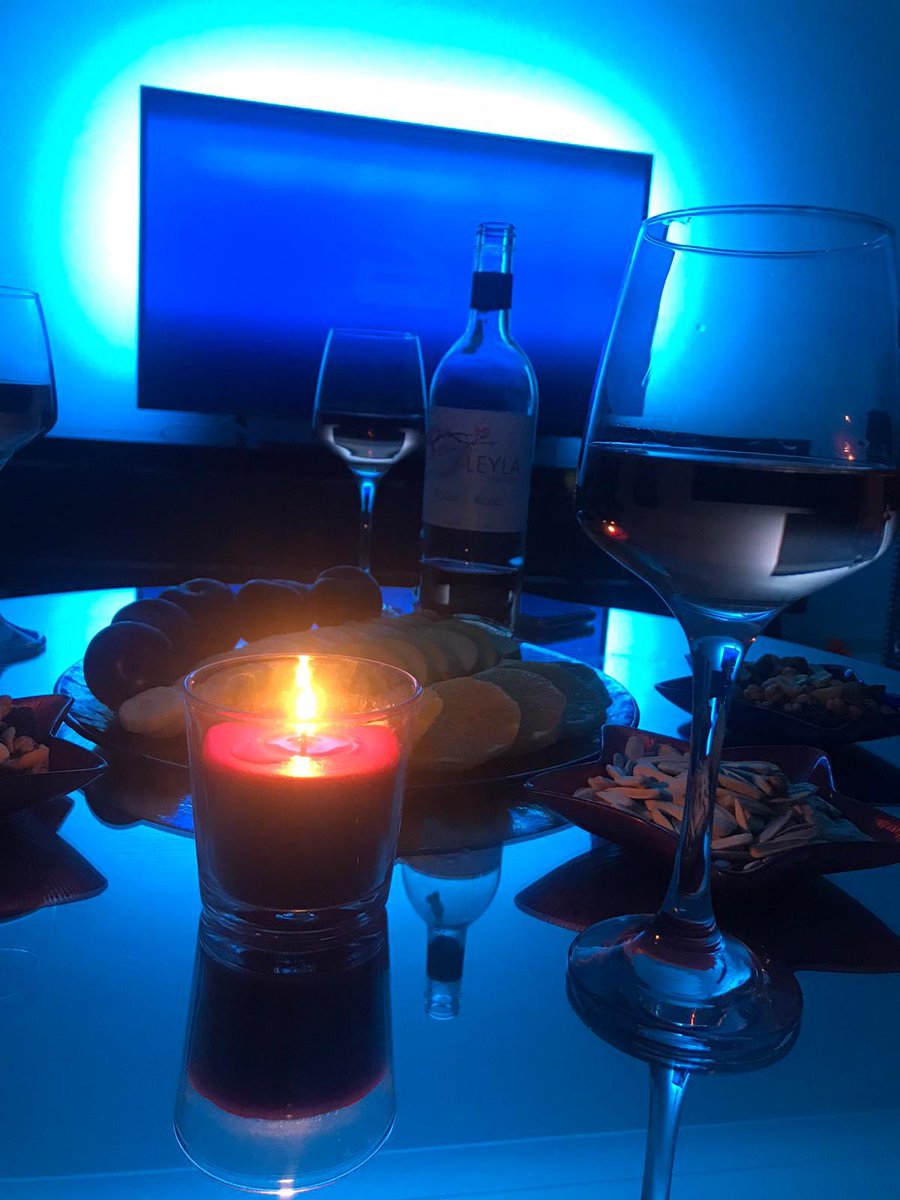 Her akşam votka rakı ve şarap insan içtikçe olur harap 🥀🍷 
#iyigeceler