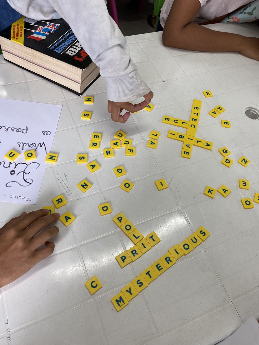 Journée Mystères et Histoires policières au lycée Diadème de Pirae: 10 classes de seconde en inter langues jouent les détectives pour dénouer des intrigues linguistiques et policières. Une belle réussite collective, Mauruuru a tous et toutes !