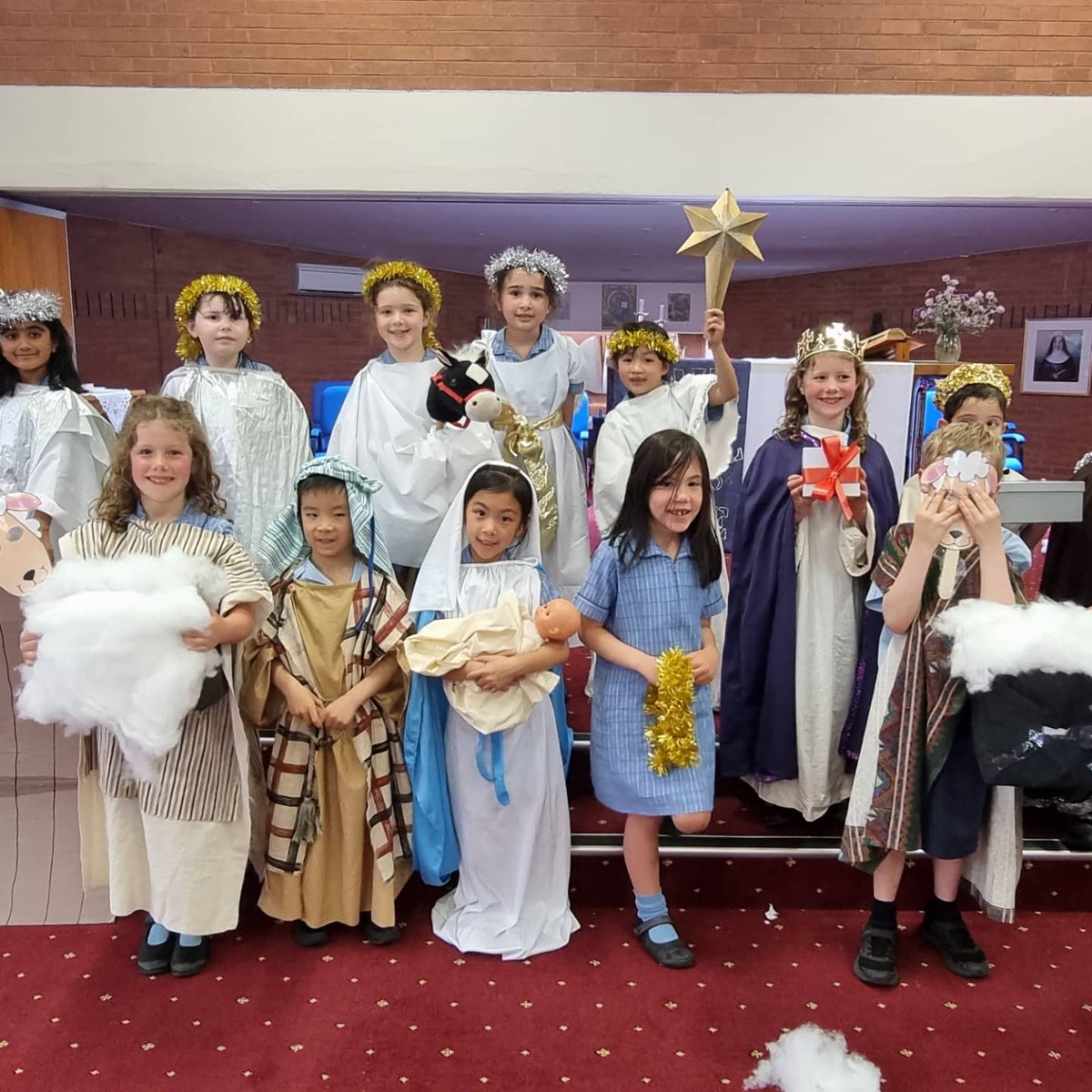 HolySaviourPS's tweet photo. On Wednesday, our Prep/1 class presented a beautiful retelling of the Christmas story. Special thanks to Mrs Jenni Kilkenny &amp; Mrs Cathy O’Brien for preparing the children for such a beautiful retelling. #Christmas #JoinOurCrew #catholicschools #primaryschool @CEMelbourne https://t.co/eGmuocWK3L