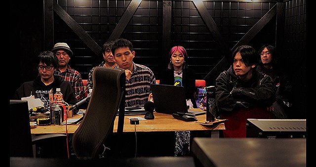 ryko48_eiga's tweet photo. 『絶滅動物(VACATION) 』80点
落ちこぼれ大学院生・マイは、幽霊の声が聞けるゴーストボックスを使い絶滅した鳥の研究を始める。一方スタジオに集まった7人のミュージシャンは鳥の剥製の姿から作曲を始める。
調査と製作の異なる行為を並列させて死者を現世に描く。
この監督好き!!
#こやま映画 https://t.co/jY2c71iGNl