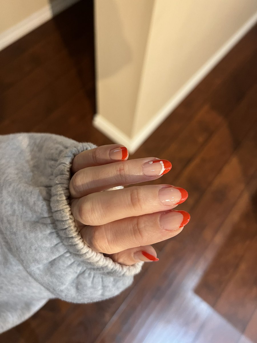 carly_a_f's tweet photo. @LightsLacquer “he’s her lobster” and “paper snow” to make the perfect work friendly, minimal Christmas nails! https://t.co/2Q83X30zkW