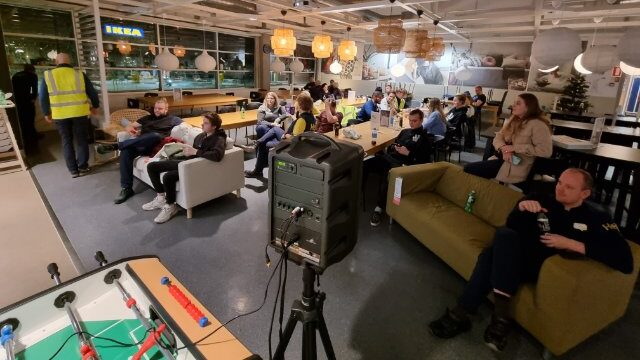 Swedish bailout? Denmark may have to hand in its Scandinavian card after 27 Danes in Aalborg remain trapped overnight in IKEA after one day's 6-inch snowfall.
#denmark nyheder.tv2.dk/lokalt/2021-12…