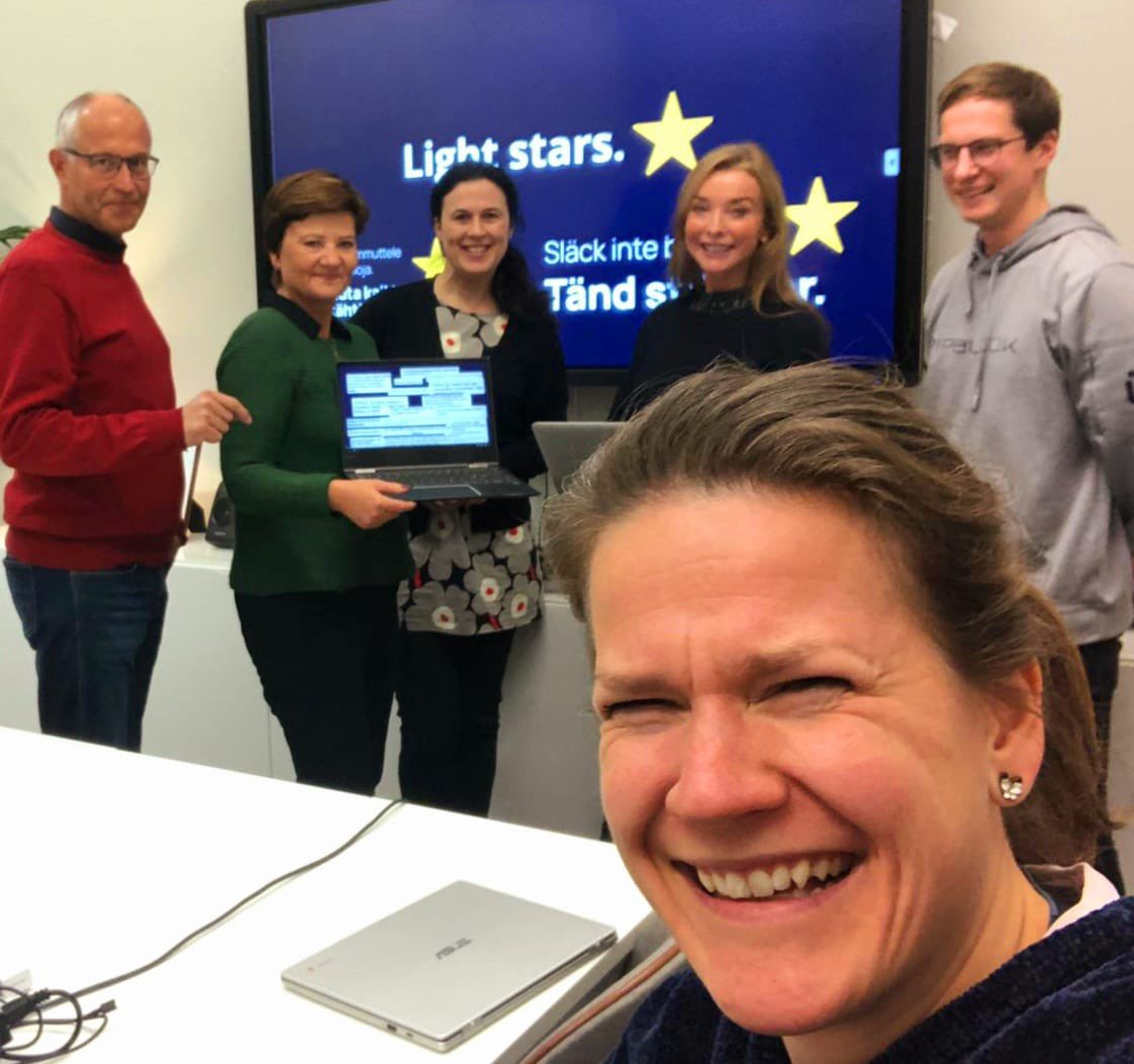 CoachingbyCS's tweet photo. Idag är det semifinalen i #sfvstart hos @sfv_forening rf! Vårt team inför coaching och ett coachande förhållningssätt i skolorna och i familjerna, för ett välmående samhälle. Vi satsar på jämlikhet, långvarighet och hållbarhet.
#starsbypositivesolutions https://t.co/zt3l3sYYzI