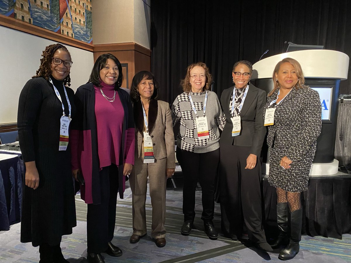 KaeshaAThomas's tweet photo. Grateful to be surrounded and encouraged by these impeccable women. But oh, so much more work to be done! #RadDiversity #RSNA21 #womeninrad @angiowoman @docJAScott @drmehj (photo by me, of course!) https://t.co/UCI8QjyX0v