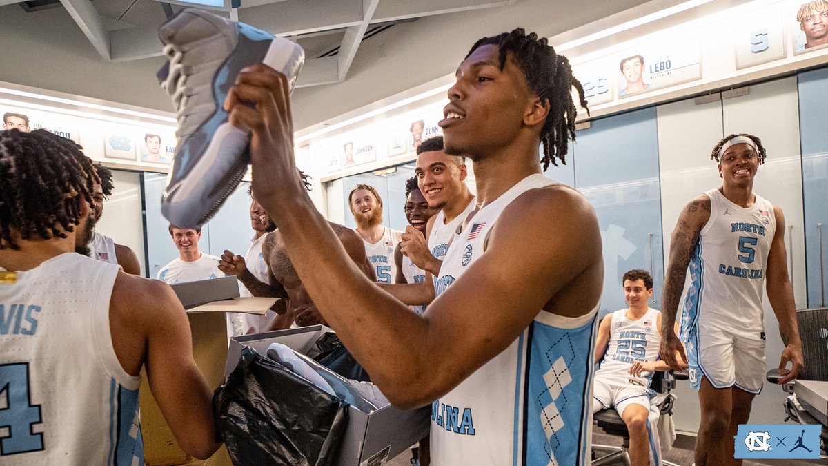 UNC_Basketball's tweet photo. COOL GREYS FOR THE WIN 😏 https://t.co/zQQJZo2Cc0